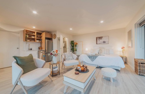 Redcliffs House | Group-Friendly Retreat - Ocean View, Free Parking