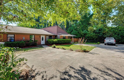 Tallahassee Apartment | Group-Friendly Rental 5 Mi to Dtwn Tallahassee!