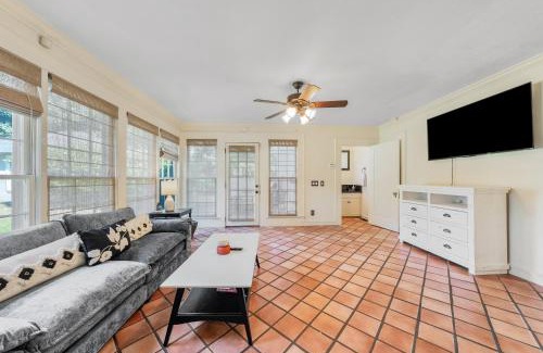 Columbus Villa | Group Getaway in a Grand Historic Home 15 minutes to Fort Benning Sleeps 10
