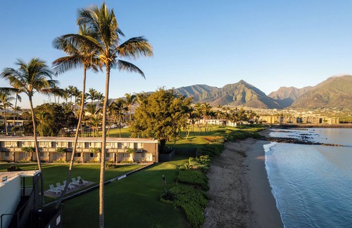 Kahului Hotel | Group Getaway in Beachfront Property, 3 Pet-friendly Units, Outdoor Pool