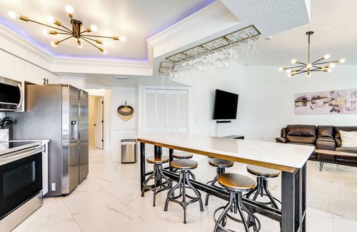 Charlotte County House | Group Getaway: Luxe Lakeside Gem in Port Charlotte