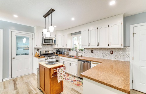 Southington House | Group Getaway w/Outdoor Oasis in Southington!