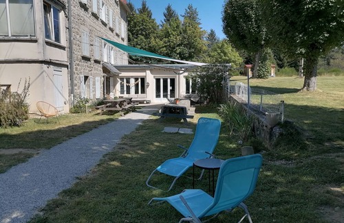 Le Chambon-sur-Lignon House | Group gîte with single rooms, no dormitories, in the heart of nature.