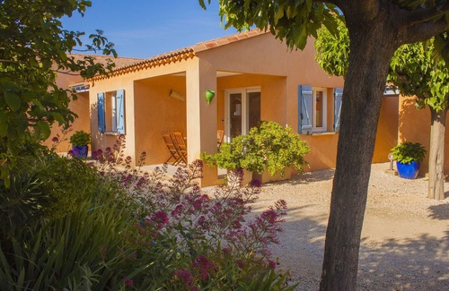 Collias Resort | Group Gite 48 pers with swimming pools, hall and reception tent