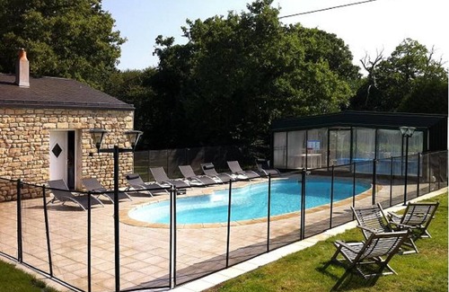 Sainte-Helene House | Group gites for 30 people with swimming pool!