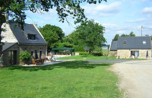 Sainte-Helene House | Group gites for 30 people with swimming pool!