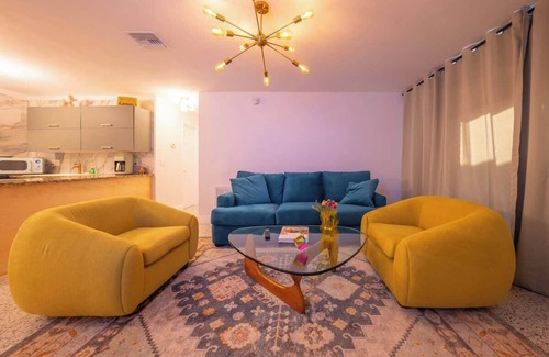 Bay Esplanade Apartment | Group Retreat Paradise | Stylish 8BR Beach Oasis