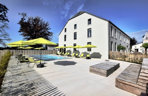 Sainte-Cecile House | Group Villa with Pool & Sauna