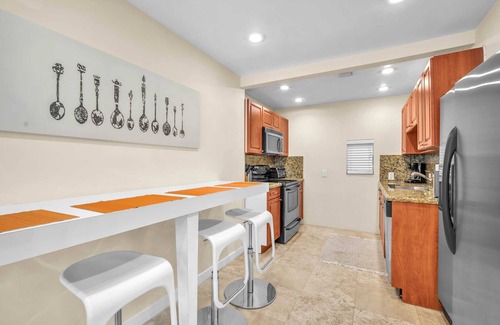 Southwest Coconut Grove House | Grove Bay Bungalow 2/2 | Gated Cottage Walk to Bay