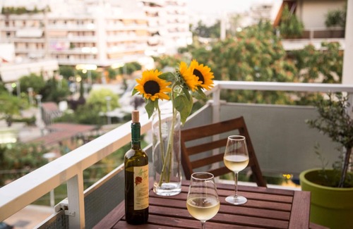 Nea Smirni Apartment | Grove House-Excellently placed classy flat, near Acropolis, Piraeus and beach