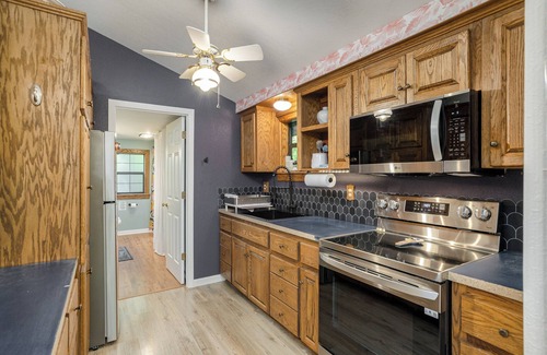 Glenville House | Grumble Grove – A Cozy Treehouse Retreat Near Lake Glenville