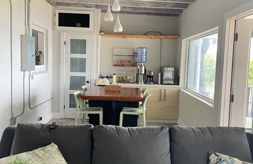 Avon Park Cottage | Grumpy Old Cabin! Dog Friendly Lake House with Kayaks! Close to GOLF!