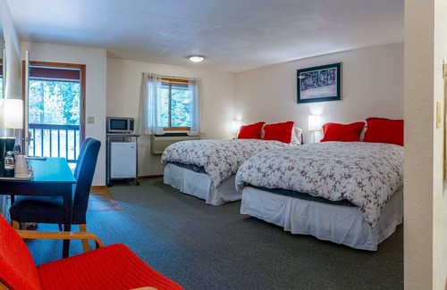 Ashland House | GS Lodge Room 7~ Beautiful Views