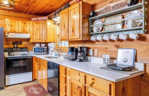 Townsend House | GSMNP Hillside Hideaway