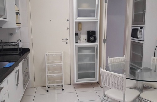 Vila Maia Apartment | Guarujá - 3 bed. in Pitangueiras, Wi-Fi, 2 parking spaces, sleeps 10 people