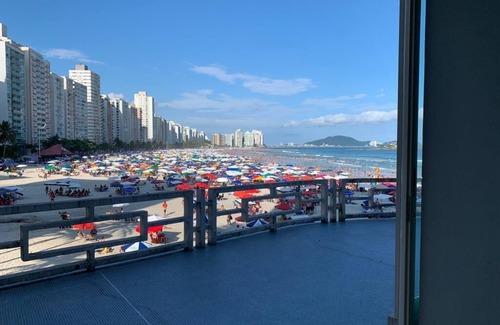 Vila Luis Antonio Apartment | Guarujá Apartment, Building on the Waves, Pitangueiras Beach, Pé na Areia