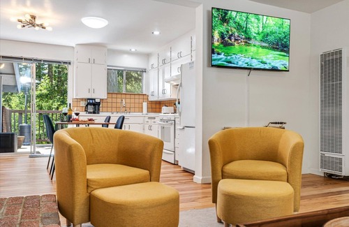 Guerneville House | Guerneville Escape:Contemporary & Magical Vibe!Top of Redwoods! HtTb/WIFI/Pup