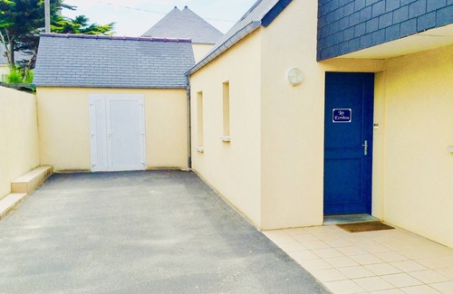 Barneville-Carteret House | Guernsey house 50 metres from the beach