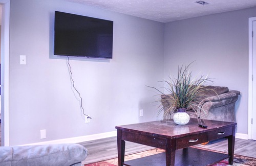 Terry Sanford House | Guest Apartment: 1 Bd 1 Ba with Washer & Dryer