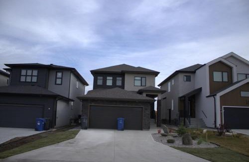Fort Gary Apartment | Guest Basement suite in Winnipeg