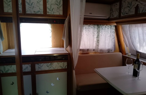 Gaianes House | guest caravan with pool