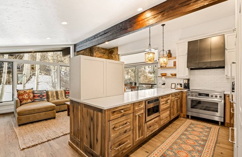 Snowmass Village Condo | Guest Favorites at 10% Off! Stay 3 nights through Nov