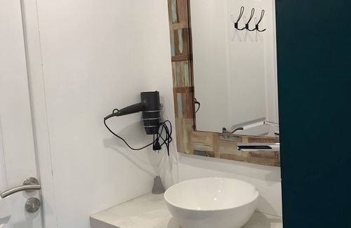 Saint-Michel-Mont-Mercure Bed & Breakfast | Guest Room 'Chambre Arum 6 Minutes from Puy du Fou' with Shared Garden and Wi-Fi
