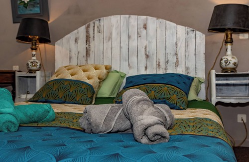 Saint-Amand-de-Vergt House | Guest House 'Chambre D'hôtes Magnolia' with Shared Pool, Shared Terrace and Wi-Fi
