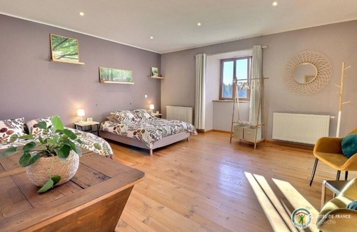 Saint-Jean-Roure Bed & Breakfast | Guest house and table in Ardèche