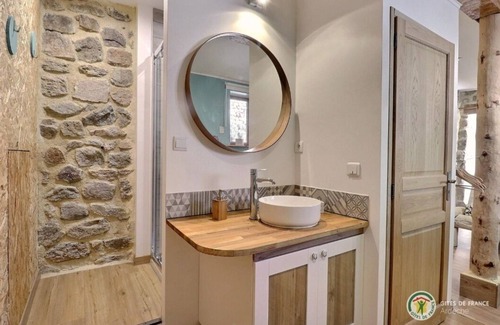 Saint-Jean-Roure Bed & Breakfast | Guest house and table in Ardèche