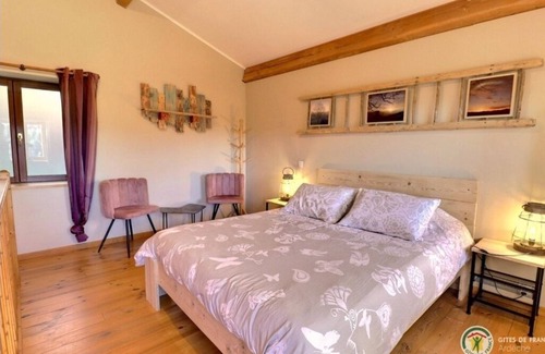 Saint-Jean-Roure Bed & Breakfast | Guest house and table in Ardèche
