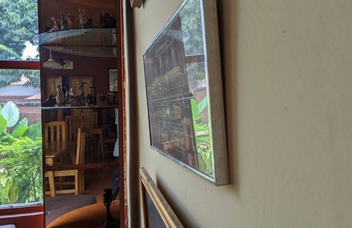 Kumasi House | Guest House & Bar