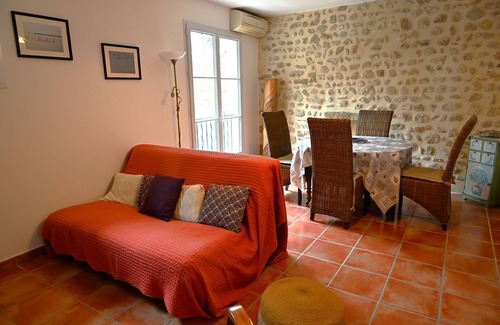 Tulette House | Guest House 'Chambre D'hôte 1 - Thym' with Mountain View, Wi-Fi and Air Conditioning