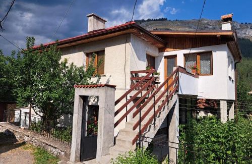 Trigrad House | Guest house Denitsa