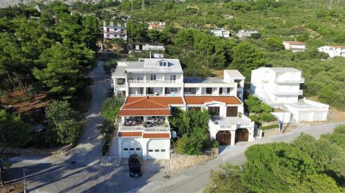 Brela House | Guest house Fenix Brela