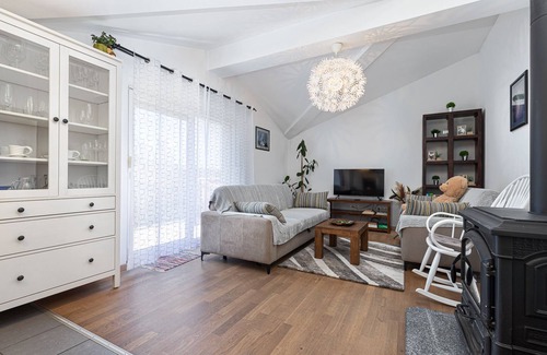 Hreljin Apartment | Guest house Gaj B4 in Hreljin with gym and barbecue