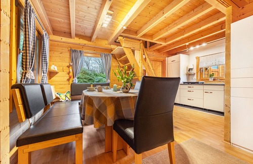 Lindwedel House | Guest House 'Hütte Im Heidekreis' with Shared Terrace and Wi-Fi