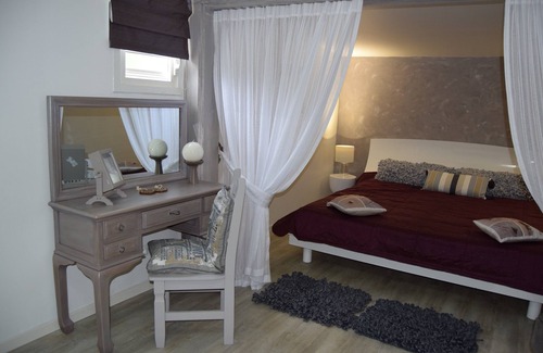 Les Terres Basses House | Guest-House In A Palmgrove For A Couple. Space, Privacy And Silence