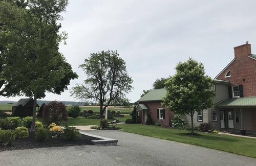 East Earl House | Guest House on Picturesque Farm near Shady Maple Smorgasbord