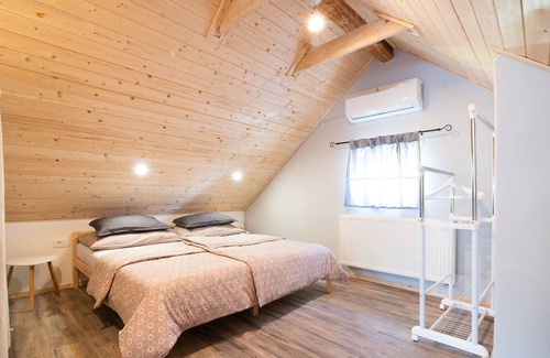 Zirovnica House | Guest House Pr' Čut - peaceful location, perfect for families