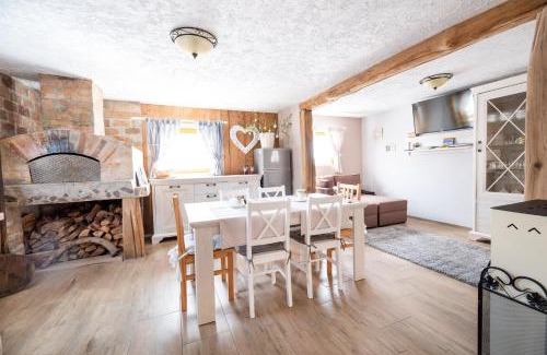 Zirovnica Apartment | Guest House Pr' Čut
