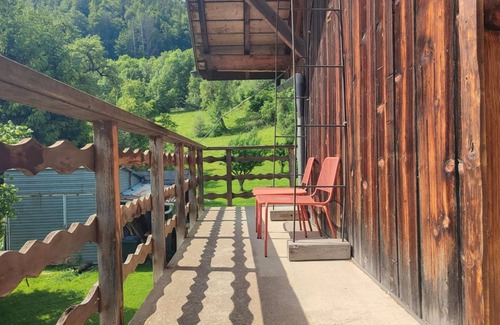 Mont-Saxonnex Apartment | Guest House 'Printemps' with Mountain View, Private Terrace and Wi-Fi
