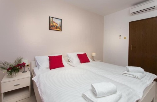 Mokosica Apartment | guest house rosa bianca - double or twin room with partial sea view 1