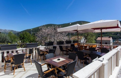 Mokosica Apartment | guest house rosa bianca - double or twin room with partial sea view 1