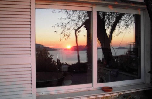Lerici House | Guest house, sea view cottage CIN IT011016C2066ZHBL9