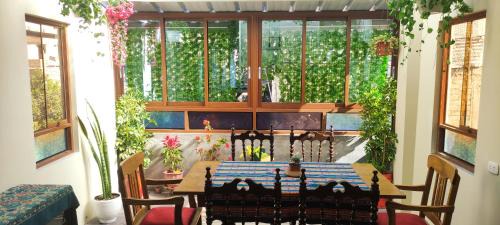 Huaraz House | Guest house. Shared room in panoramic apartment. Private bathroom. Kitchen and washmachine