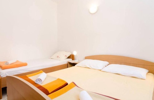 Sobra House | Guest House Sobra 38 - Double Room with Garden View 3