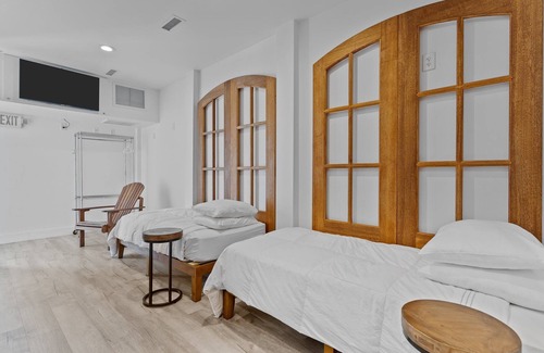 Topsail Beach Hotel | Guest House Topsail - Two Bedroom Suite in hotel on Topsail Beach, North Carolina