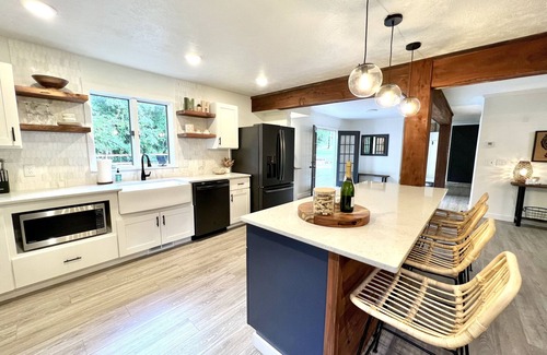 Mountain Home House | Guest House w/Pool and Hot Tub! 10min away from Lake Norfork!