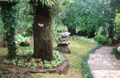 Monte Verde Cottage | Guest house with 2 bedrooms, living room and open kitchen, with swimming pool and beautiful garden